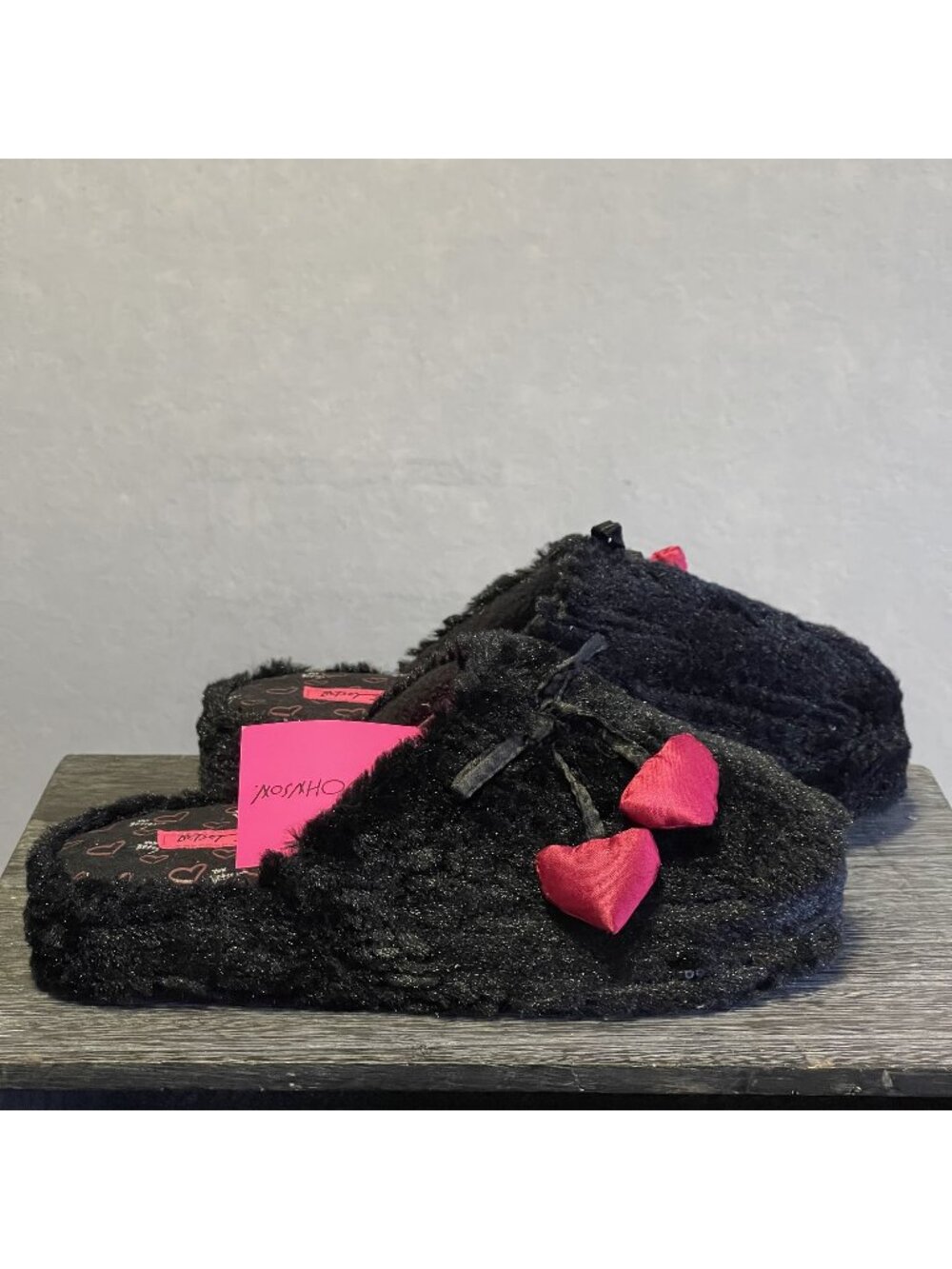 Betsey Johnson Faux Fur Bow Accent Sequin Clog Slippers Heart Detail M 7/8